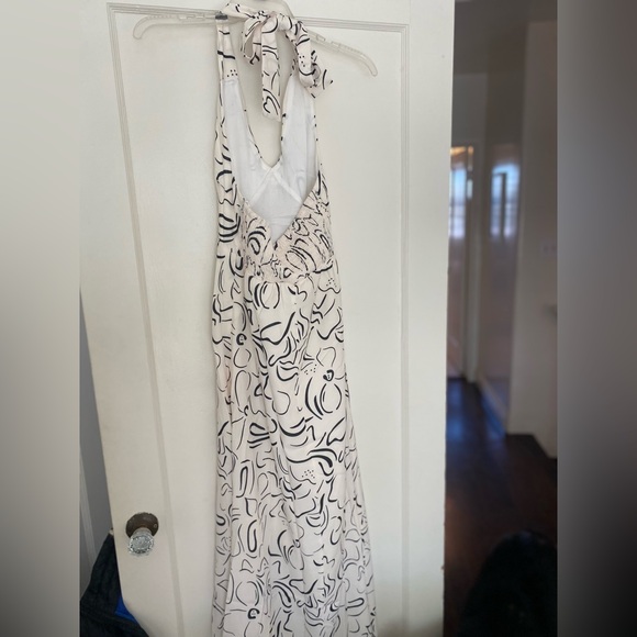 Size small, never worn, ordered by mistake - Picture 3 of 5